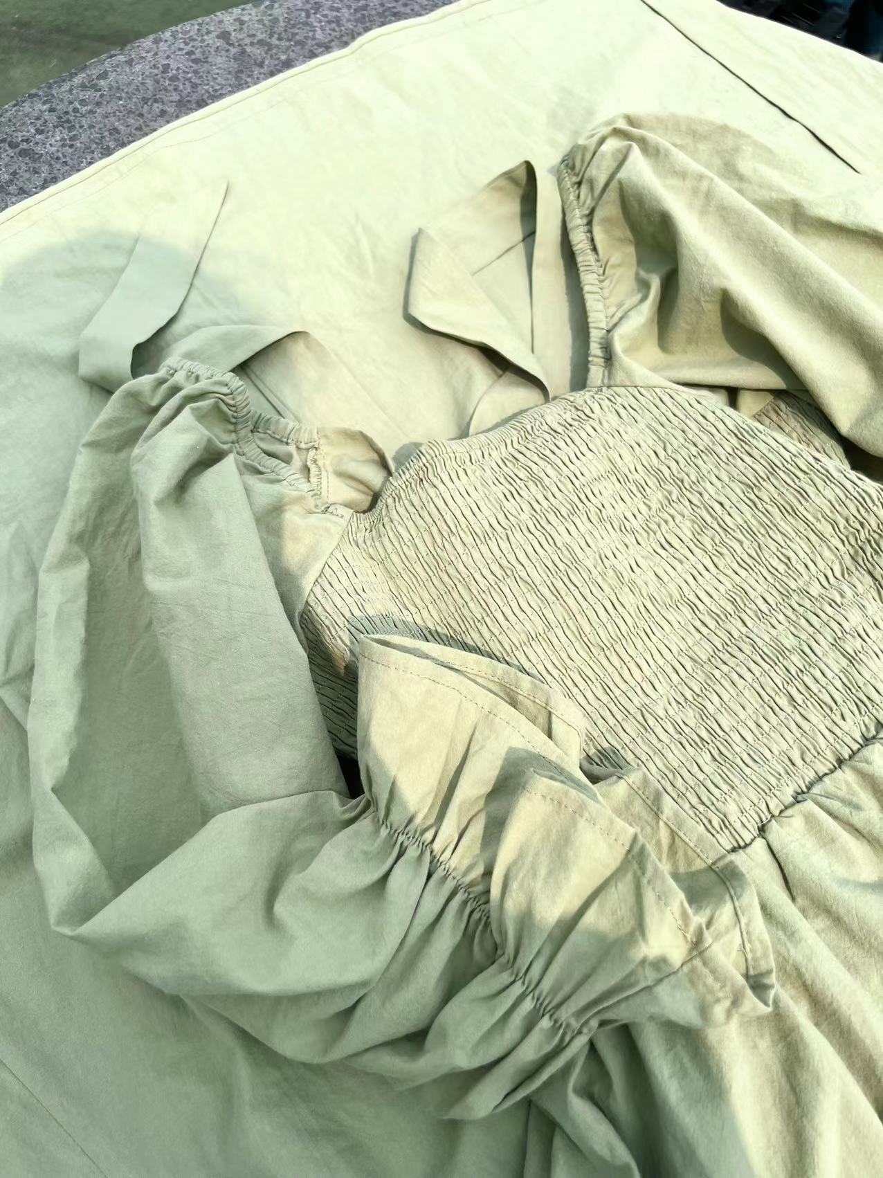 Sukienka Francuska z falbaniastymi rękawami